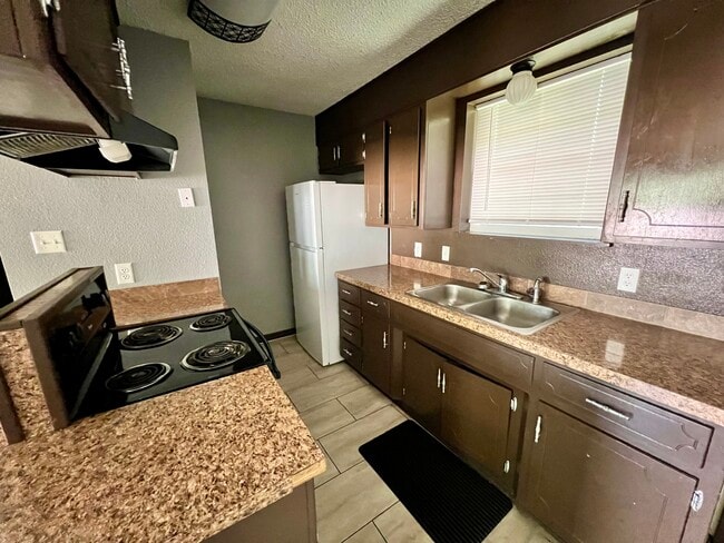 Building Photo - 1004 Owen St