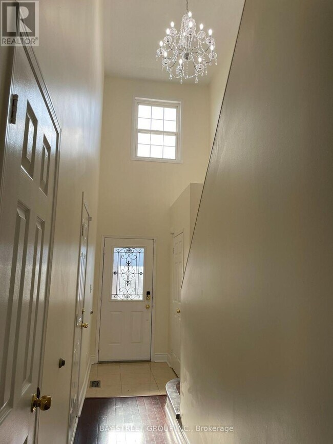 Photo du bâtiment - 2165 White Dove Cir