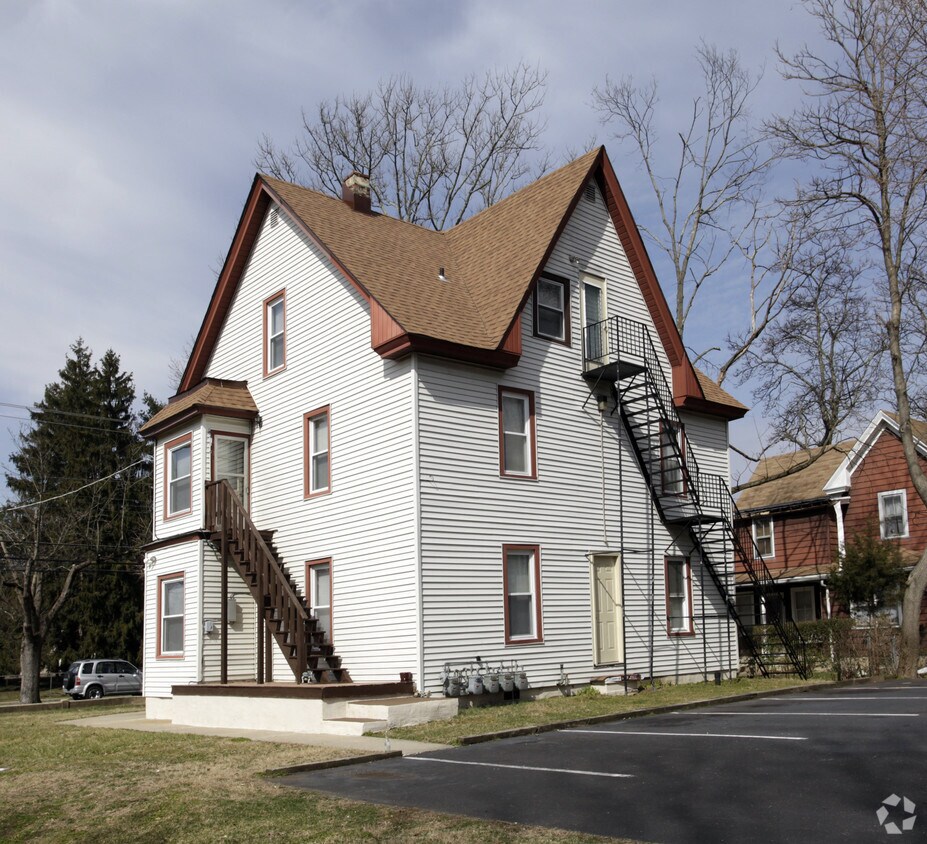 133 S Delsea Dr, Clayton, NJ 08312 Apartments in Clayton, NJ