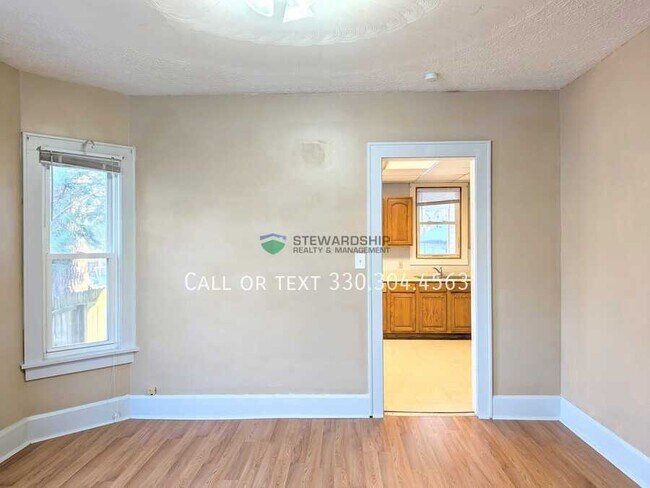 Building Photo - 1410 16th St NW