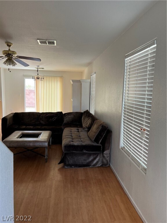 Foto del edificio - 6233 Alpine Tree Ave
