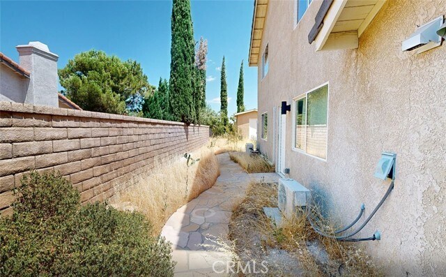 Building Photo - 5637 Redwood Ave