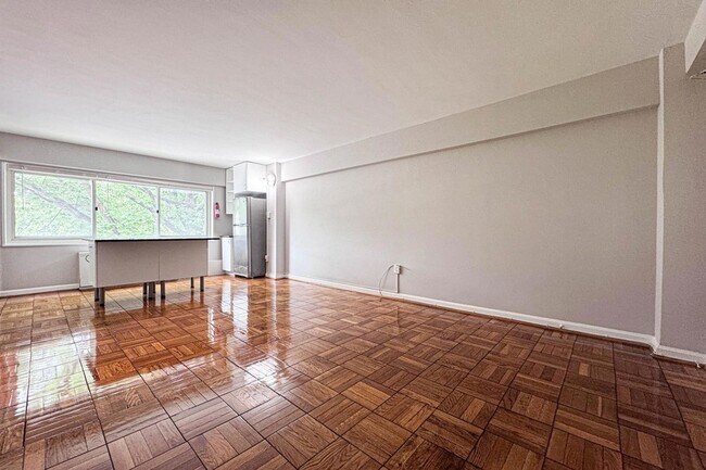 Foto del edificio - 5315 Connecticut Ave NW
