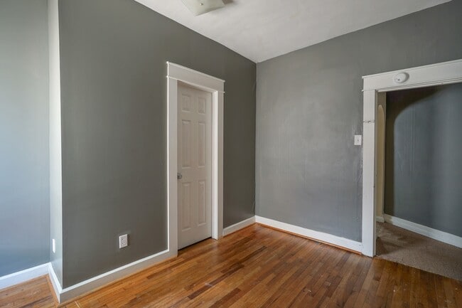 Building Photo - ***AVAILABLE AUGUST 2026*** 3 Bedroom by C...