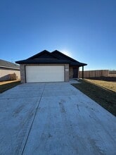 Building Photo - 6652 Pepperdine Dr