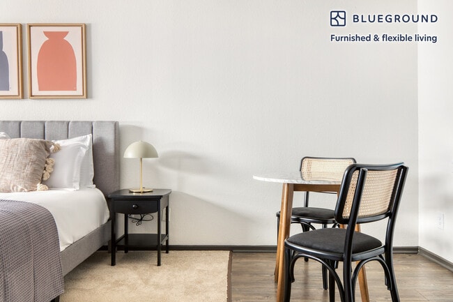 Foto del edificio - 10985 Bluffside Dr