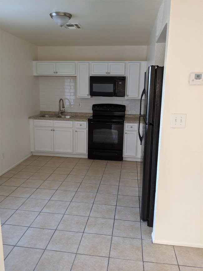 Building Photo - 1551 E Christy Dr