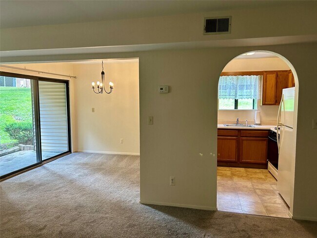 Foto del edificio - 108 Pine Hollow Way