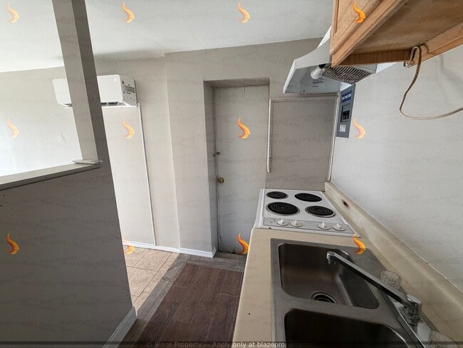 Foto del edificio - 3001 Curtis Dr