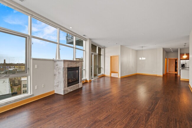 Chimenea de gas - 1111 N Marshall St