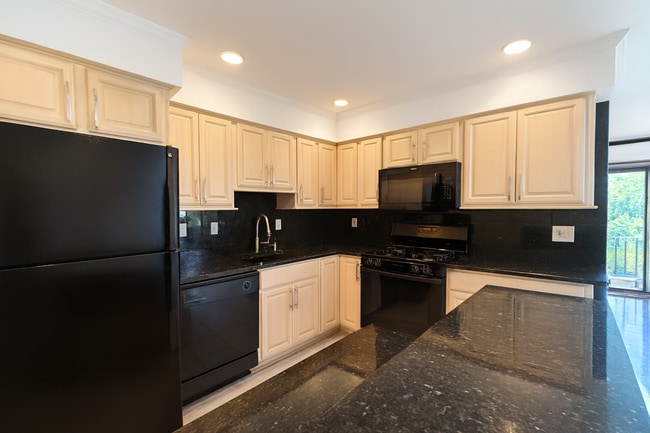 Building Photo - 532 Gia Cir