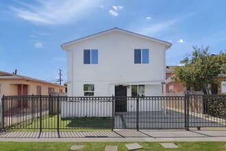 Building Photo - 320 E 55th St