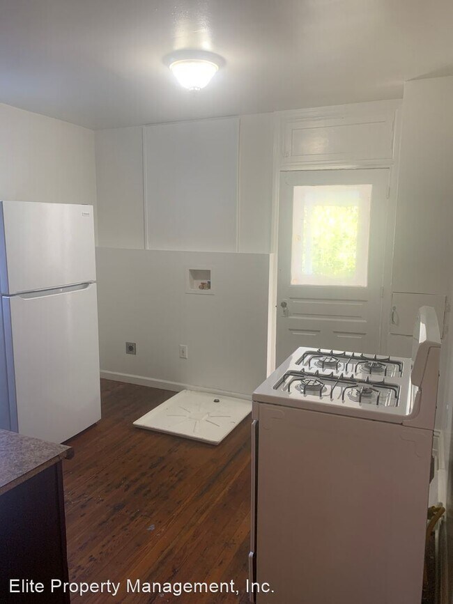 Building Photo - 3 br, 1 bath House - 649 W. Princess St., ...