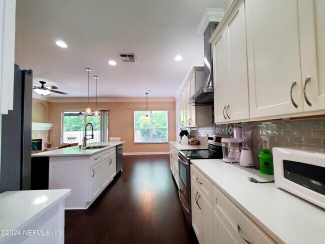 Foto del edificio - 5627 Ribbon Rose Dr