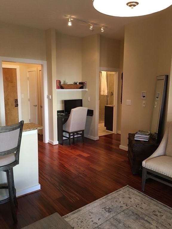 Building Photo - 170 W 23rd St