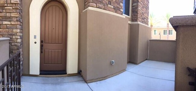 Foto del edificio - 3 BDRM W/DEN TOWNHOUSE IN PHX