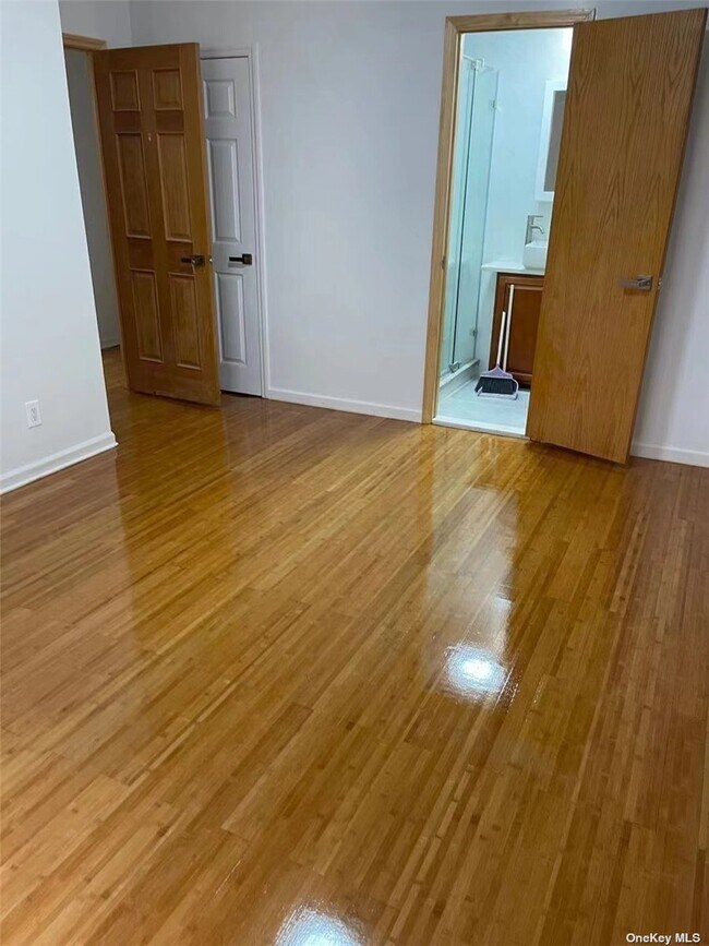 Foto del edificio - 143-57-143-37 37th Avenue