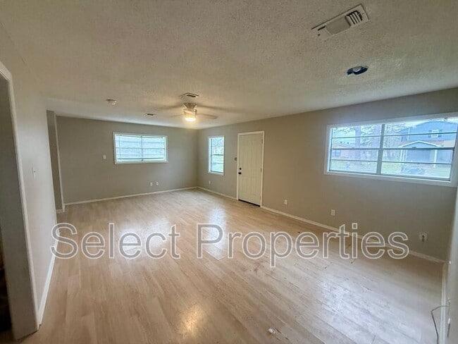 Foto del edificio - 3200 Meador Rd