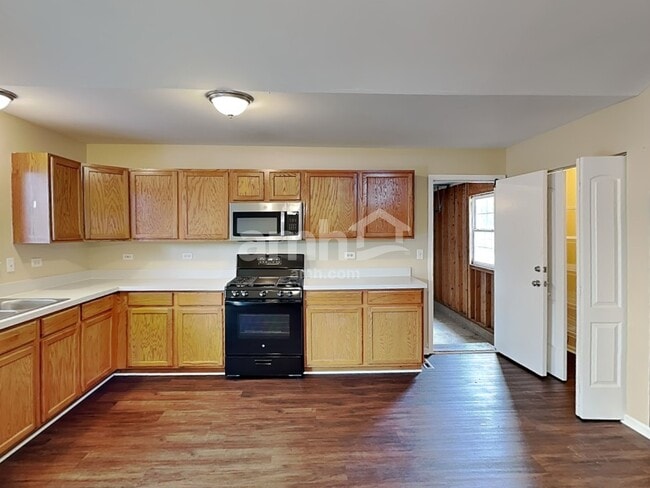 Building Photo - 816 Shorewood Dr