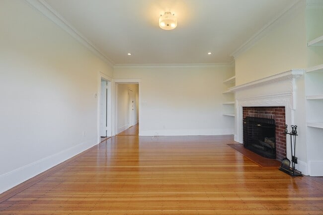 Building Photo - 857 Beacon St