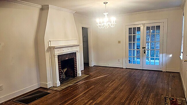 Foto del edificio - 2610 Woodlawn Dr
