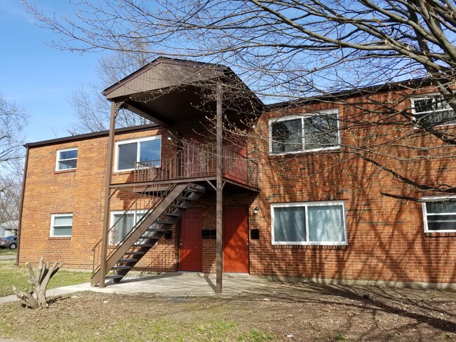 Building Photo - 924 Rarig Ave