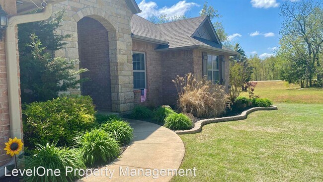 Building Photo - 4 br, 3 bath House - 15312 SE 58th Street