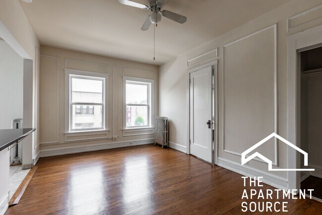 Foto del edificio - 2712 N Milwaukee Ave