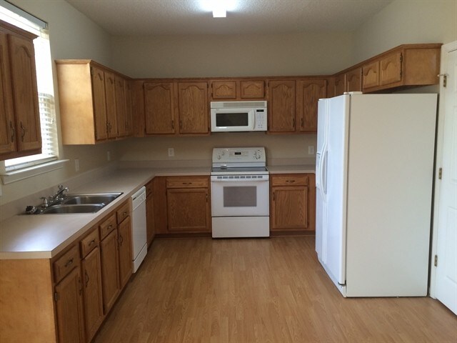 Building Photo - 6008 Parkside Circle