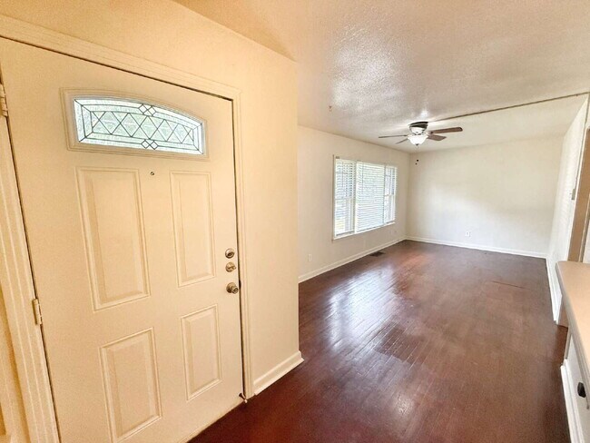 Foto del edificio - Unbeatable Location – Walk to the Comal Ri...