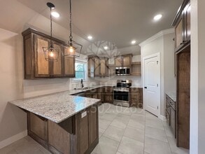 Building Photo - 1030 Silver Birch St