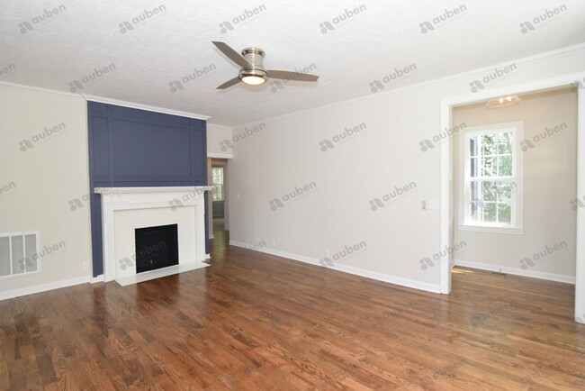 Building Photo - $2400 - 4 bed/2.5 bath house in Harrisburg...