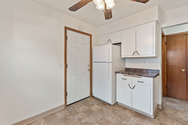 Kitchen - 9554 W Beckett Ave