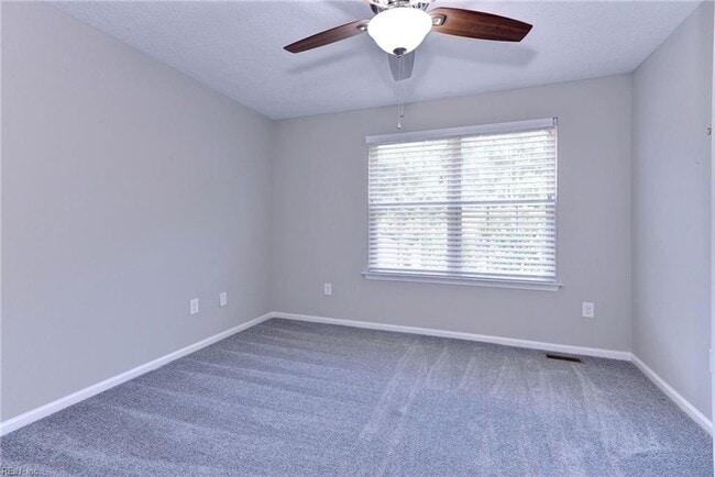Building Photo - 3 BR 2.5 BA House