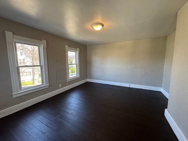Foto del edificio - 713 Garfield Ave SW