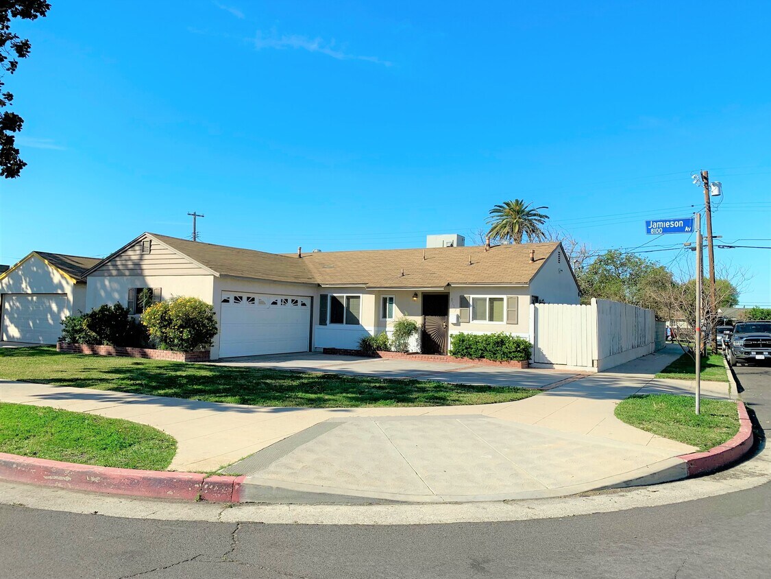 Primary Photo - 8117 Jamieson Ave