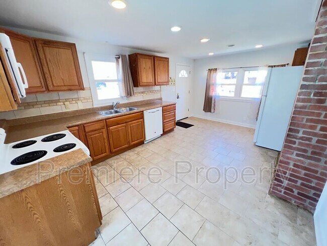 Building Photo - 5400 Flint St