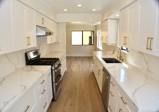 Foto del edificio - 4675 Willis Ave