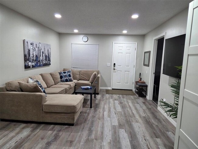 Building Photo - 8024 Candlewoode Dr