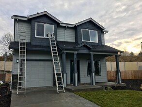 Building Photo - 8986 SE Harney Ct