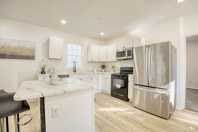 Building Photo - 910 Rugby St