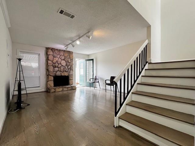 Building Photo - 698 Serramonte Dr