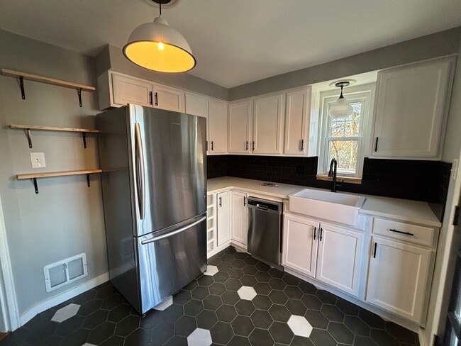 Foto del edificio - Beautiful 3 Bedroom Home in Mt. Lebanon!