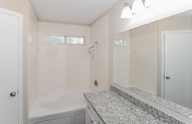 Foto del edificio - 2604 Hill Street Cove