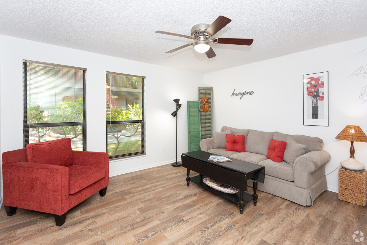 Foto principal - Deerfield Village Apartments