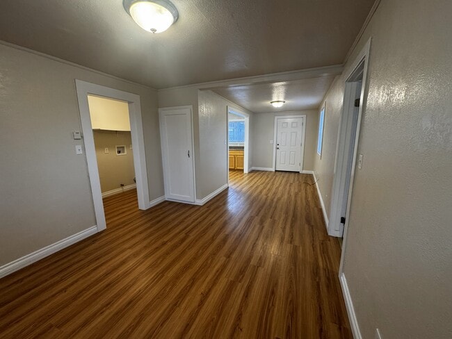 Building Photo - 1705 Quaker St