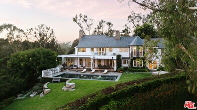 Building Photo - 6825 Zumirez Dr