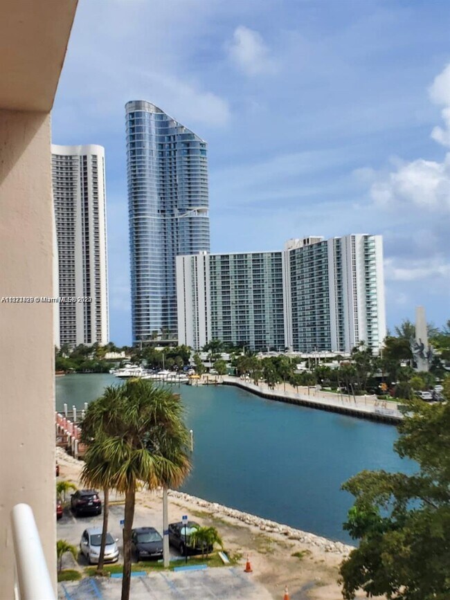 Foto del edificio - 400 Kings Point Dr