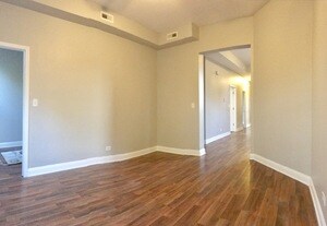 Building Photo - 6607 S Drexel Ave