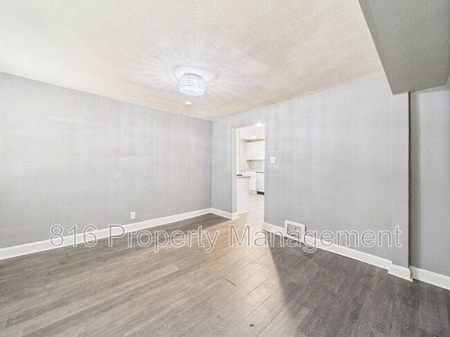 Building Photo - 701 W Kansas St